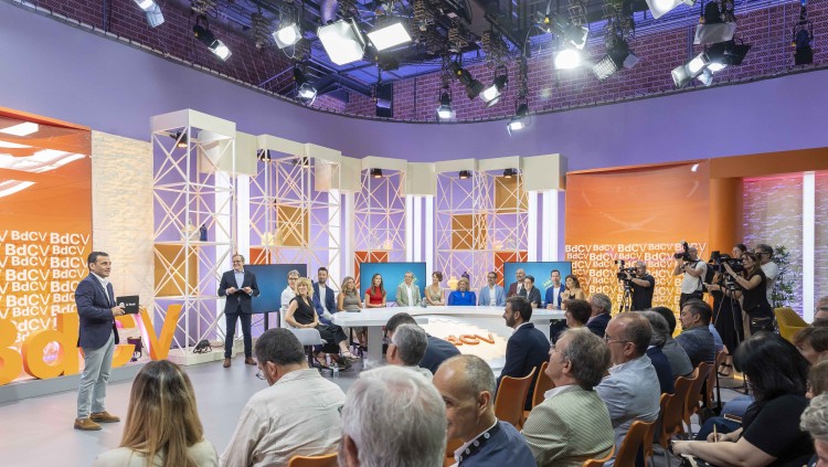 À Punt aposta pels directes i el debat de futbol en el nou curs polític| À Punt