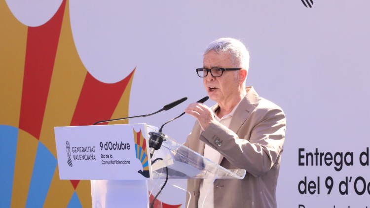 L'escriptor Ferran Torrent durant el seu discurs| GVA