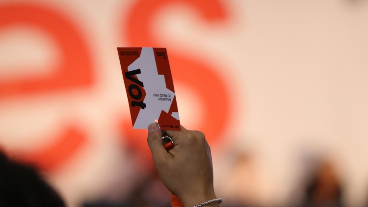 Més-Compromís torna a eixir del seu congrés nacional amb necessitat de didal i agulla| Més. 