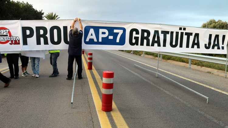 Protesta a l'AP7. Efe