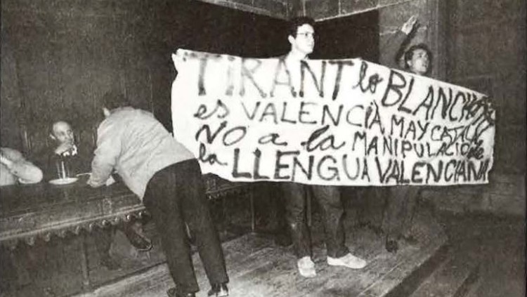 L'activista blaver Carles Recio assetjava David Rosenthal a València. Leopoldo Amor / Arxiu EL TEMPS
