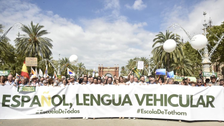 Pancarta de la plataforma Escuela de Todos en una manifestació a Barcelona| Europa Press.