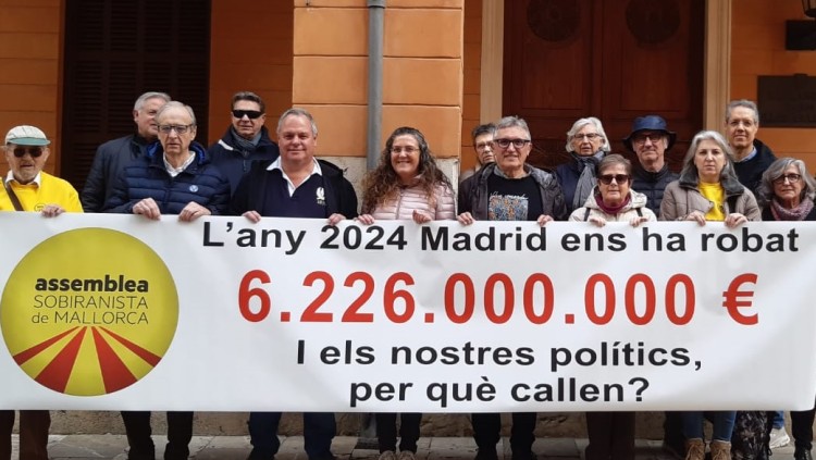 Protesta per 'l'espoli fiscal' de l'ASM davant del Parlament (Foto ASM)