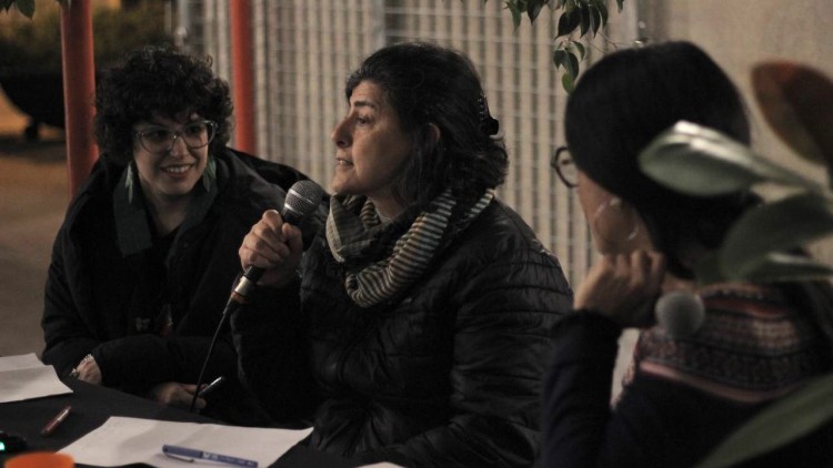 Soha Béchara durant la presentació del llibre a La Repartidora, a València.
