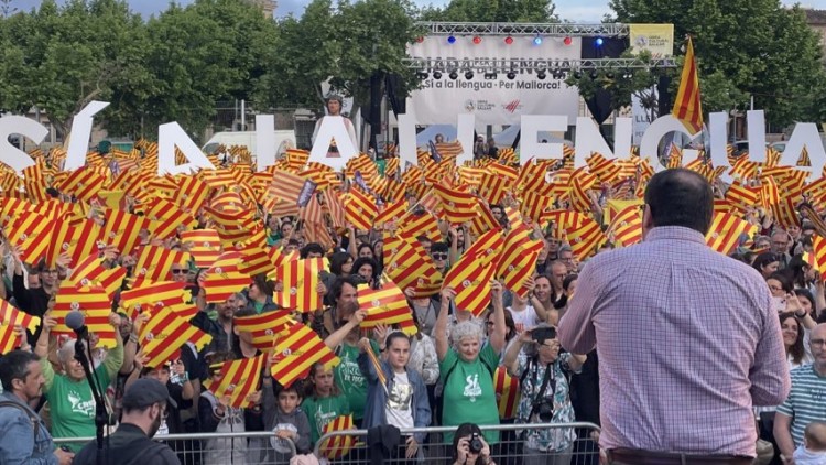 Estampa d'un acte de l'Obra Cultural Balear. 