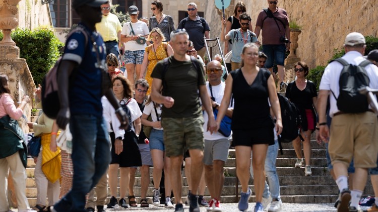 Turistes a la zona de la Seu de Mallorca, a Palma (Foto Europa Press)