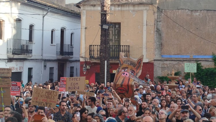 Novena manifestació contra el cap del Consell, Carlos Mazón, per la dana| EL TEMPS/Moisés Pérez. 