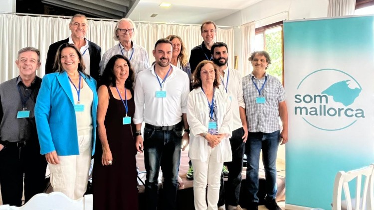 Executiva de Som Mallorca, amb Joan Lladó al centre, a la part inferior (Foto Som Mallorca)