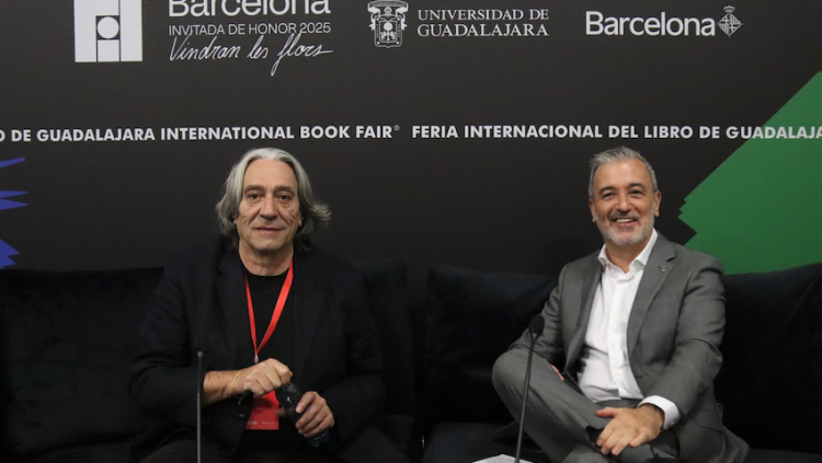 L'alcalde de Barcelona, Jaume Collboni, i el regidor de Cultura, Xavier Marcè, a la Fira Internacional del Llibre de Guadalajara (Mèxic). Nico Tomàs // ACN
