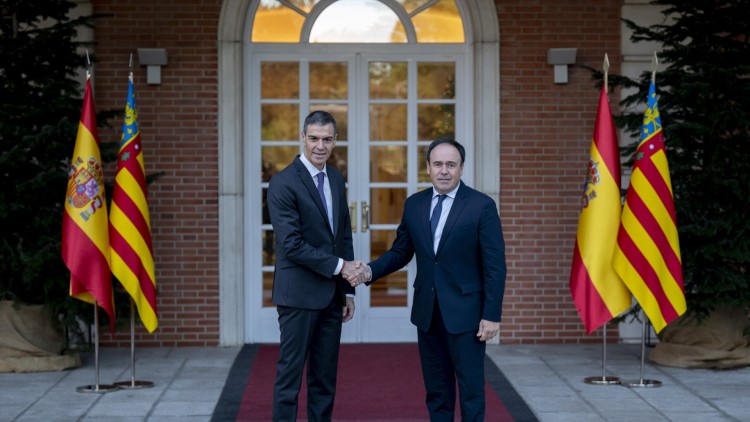 El president espanyol, el socialista Pedro Sánchez, i el president valencià, el popular Juanfran Pérez Llorca| Europa Press