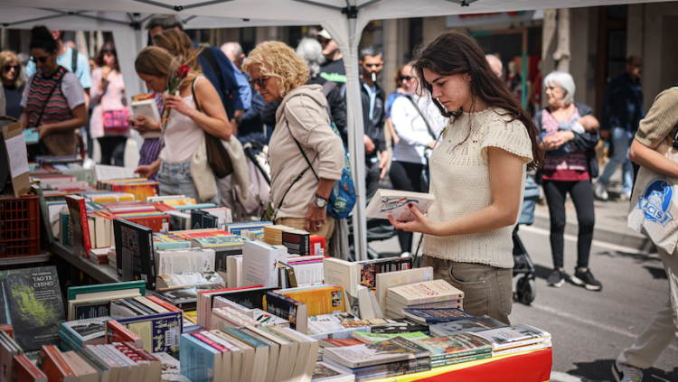 Parades de llibres pel Sant Jordi de 2025 a Barcelona. Jordi Borràs (ACN)