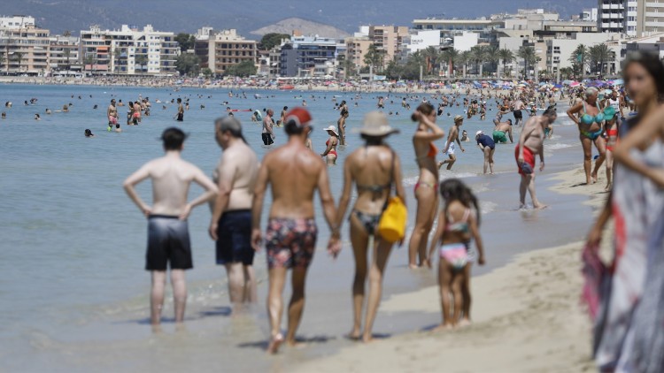 La Platja de Palma un dia d'estiu (Foto Europa Press)