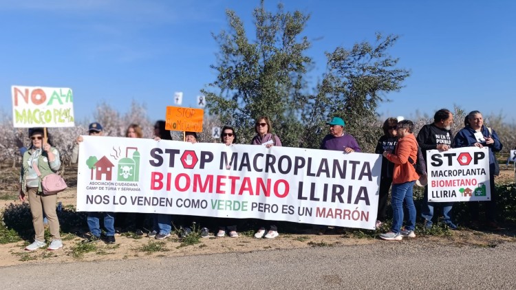 Els veïns del Camp de Túria i la Serrania es manifesten contra la planta de biometà a Llíria