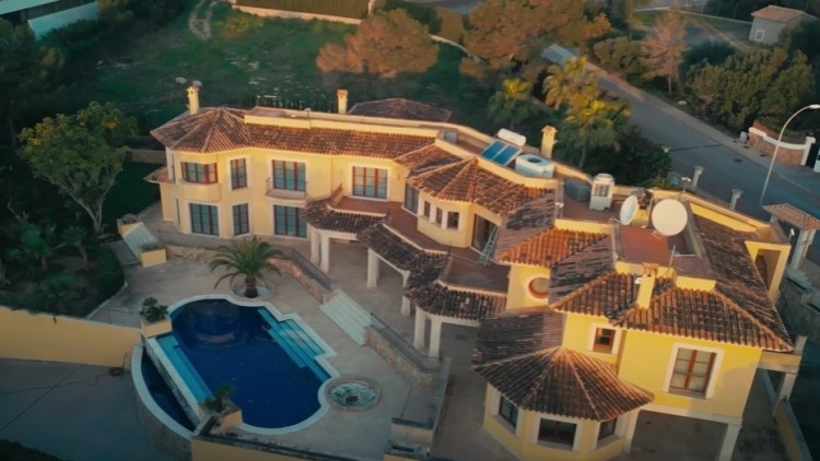 Una de les mansions a Mallorca escorcollada per la policia la setmana passada (Foto Europa Press)