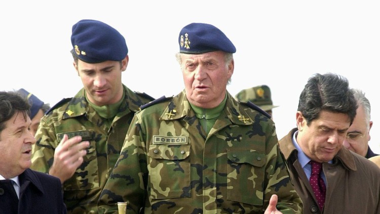 L'expresident de la Generalitat Valenciana i imputat al 'cas Bankia', José Luis Olivas, el monarca actual i l'emèrit, i l'exministre de Defensa, Federico Trillo| EFE