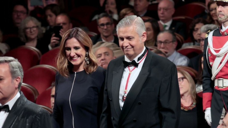 En segon pla, María José Català i José Vicente Navarro Raga, actual president de Lo Rat Penat. Europa Press