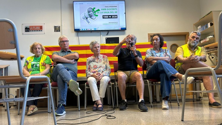 D'esquerra a dreta: Tremen Martí, Pep Lluís Grau, Matilde Cuello, Josep Vicent Bataller, Carmina Gras, Ferran Ortiz. EL TEMPS