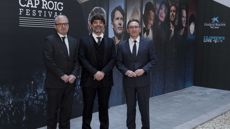 La presentació del cartell s’ha celebrat al Palau Macaya de “la Caixa”. D’esquerra a dreta, el director del Palau Macaya i els Jardins de Cap Roig, Josep Ollé;  el president de la promotora Clipper ‘s Live, Juli Guiu, també director del festival ; i el director general de la Fundació Bancària la Caixa, Jaume Giró.
