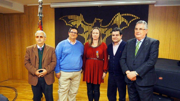 El president de la Interagrupació amb un jersei blau, Jesús Hernández Motes, a la seu de Lo Rat Penat| EL TEMPS