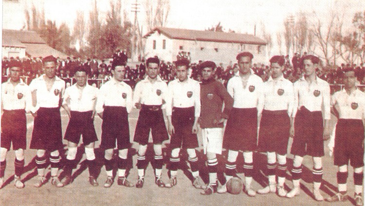 Els jugadors del primer València FC, nascut en 1919 i que fins l'any 1941 no va passar a dir-se València CF.. Arxiu José Huguet
