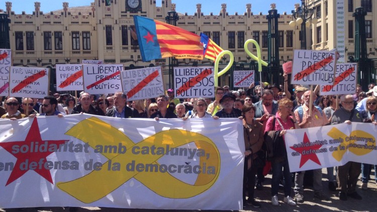 Concentració a València en soldiaritat amb Catalunya| EL TEMPS