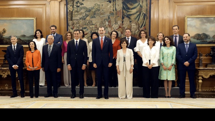 Pedro Sánchez i el rei Felip VI en la presa de possessió dels nous ministres espanyols al Palau de la Zarzuela.. Efe
