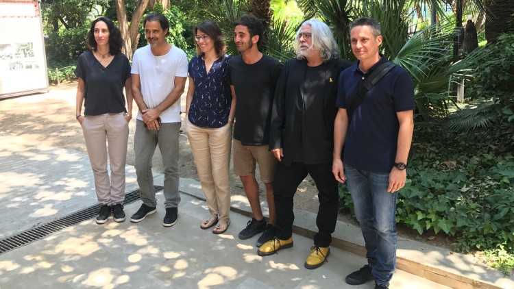 D'esquerra a dreta: Valèria Gaillard, José Eduardo Agualusa, Eva Baltasar, Ximo Abadia, Jaume Copons i Òscar Julve