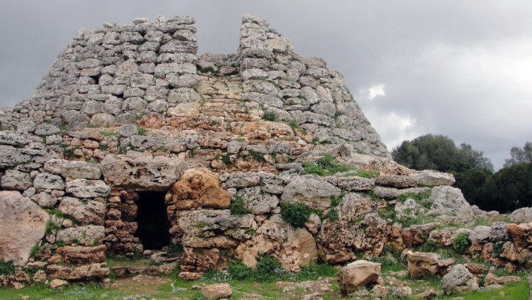 Talaiot oest del poblat de Cornia Nou (Menorca)