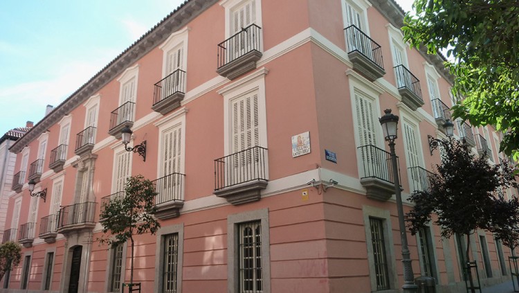 La Real Academia de la Historia, de Madrid, va publicar el seu diccionari entre el 2009 i el 2013. Ara l’ha penjat a la xarxa, però no l’ha revisat a fons.