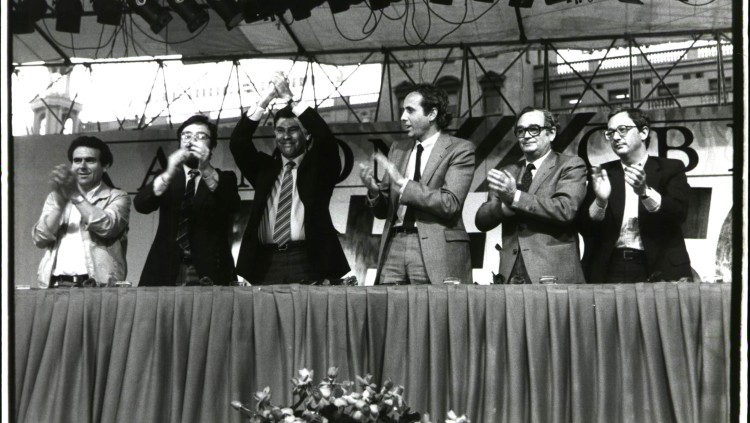 Felipe González en un congrés del PSC. Arxiu