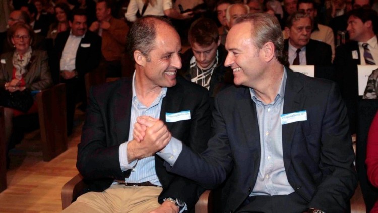 Els expresidents valencians Francisco Camps i Alberto Fabra a un acte del PP| PPCV