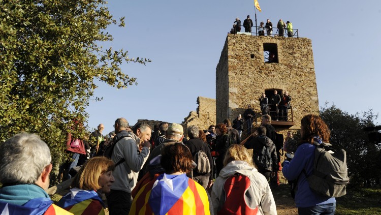 Imatge de febrer de 2017 a Celrà, quan els veïns protestaren contra la presència de l'exèrcit espanyol, que va fer al pobre una maniobra militar. Efe