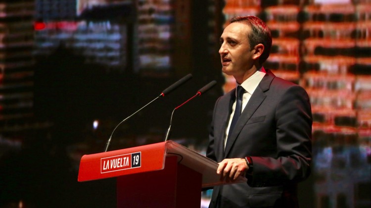 El president de la Diputació d'Alacant, César Sánchez, en l'acte de presentació del recorregut de la Volta a Espanya de ciclisme| Diputació d'Alacant