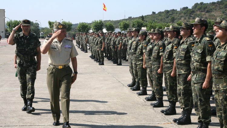 El general Fulgencio Coll passa revista a Tarragona l'any 2005| Ministeri de Defensa