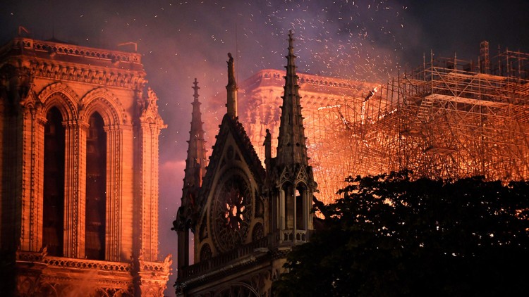 Notre Dame, devastada per les flames. EFE