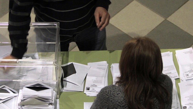 Una mesa electoral durant les eleccions catalanes| EFE