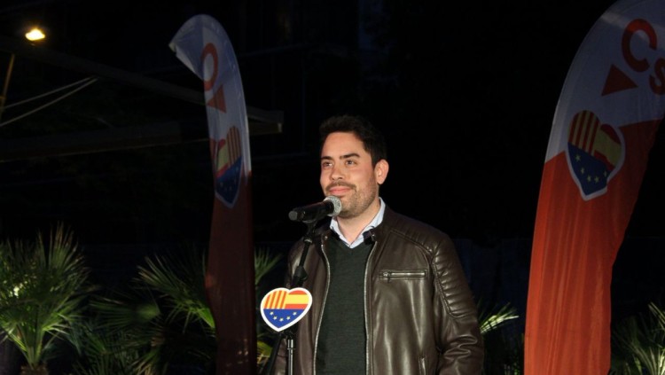 David Mejía compareix davant la premsa a la nit electoral de Ciutadans. Twitter Ciutadans, @CiutadansBCN