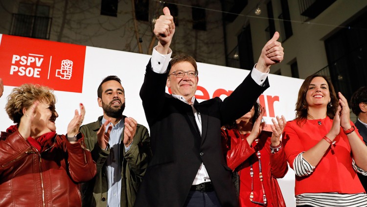 Ximo Puig celebra la victòria electoral. Efe