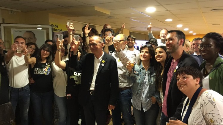 Miquel Pueyo, d'Esquerra Republicana, celebra la victòria a Lleida. Miquel Pueyo