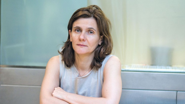 Simona Skrabec. Carles Domènec