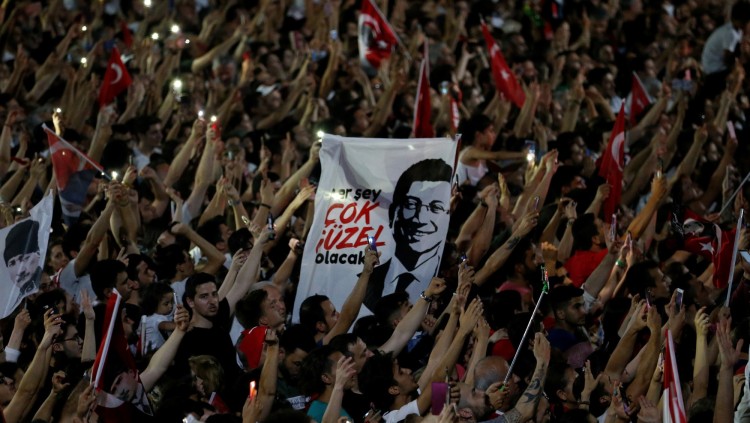 Manifestació de suport a Ekrem Imamoglu. Der Spiegel