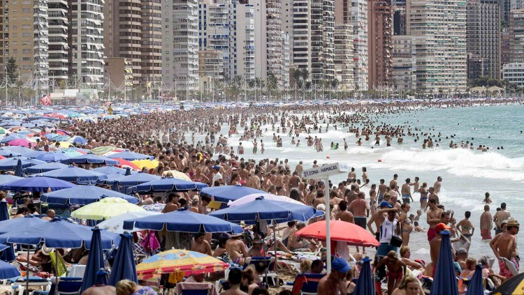 Benidorm, la meca del turisme. Només Barcelona i Madrid tenen més places hoteleres.. EL TEMPS