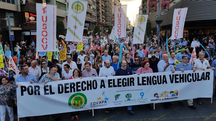 Imatge de la manifestació del 19 de maig contra el decret plurilingüe valencià, que va aplegar 5.000 persones al centre d’Alacant