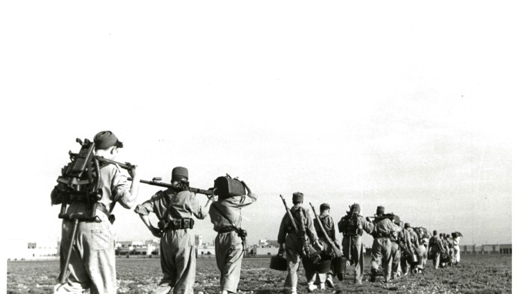 Soldats espanyols a Sidi Ifni. Arxiu El Temps
