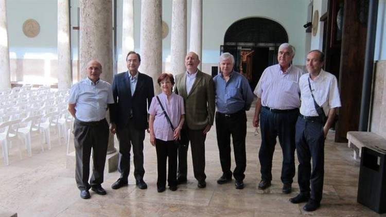 Fotografia dels antifranquistes vius del grups dels10 d'Alaquàs l'any 2015, amb la carlista Laura Pastor| UV