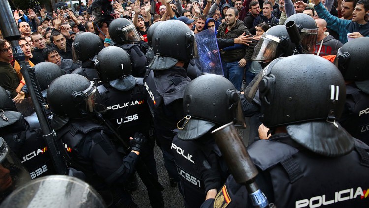Imatge de policies l'1 d'octubre a Barcelona. Jordi Play