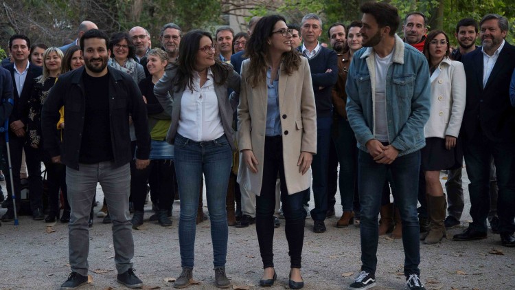 Vicent Marzà, Mónica Oltra, Aitana Mas i Fran Ferri, durant la presentació de les candidatures de Compromís als comicis valencians d'enguany.. EFE