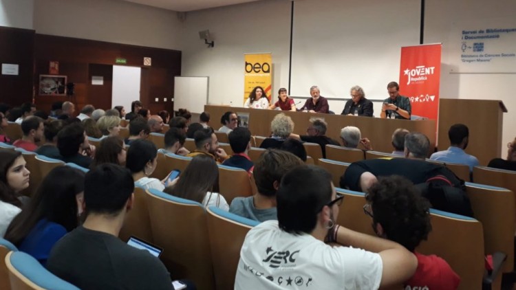 El saló d'actes de gom a gom per escoltar Joan Tardà| ERPV