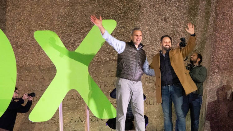Javier Ortega Smith-Molina i Santiago Abascal, dirigents de Vox, al míting de tancament de campanya| Vox