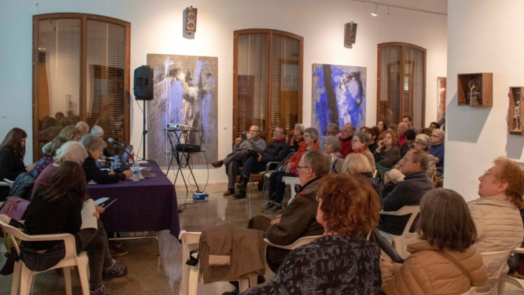 Taula redona a Ca Revolta per la consecució de la placa commemorativa de la presó de dones de València.. Valeriano Martín